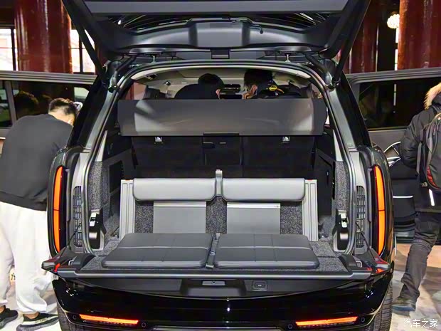 路虎(進(jìn)口) 攬勝 2022款 3.0 L6 400PS 典范加長(zhǎng)版