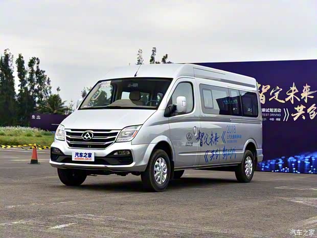 上汽大通 上汽大通MAXUS V80 2018款 2.5T AMT尊杰行政長軸中頂6座