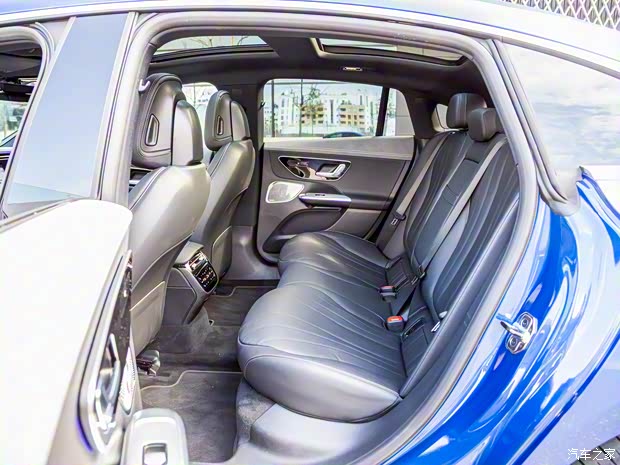 梅赛德斯-EQ 奔驰EQE(海外) 2022款 500 4MATIC AMG Line 欧洲版 梅赛德斯-EQ 奔驰EQE(海外) 2022款 500 4MATIC AMG Line 欧洲版