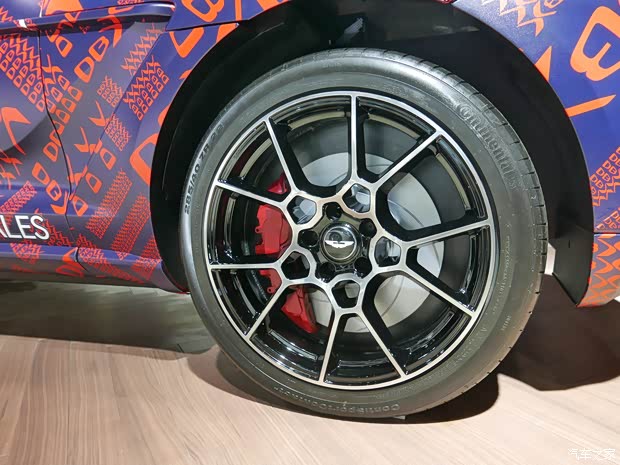 阿斯顿·马丁 阿斯顿·马丁DBX 2020款 基本型