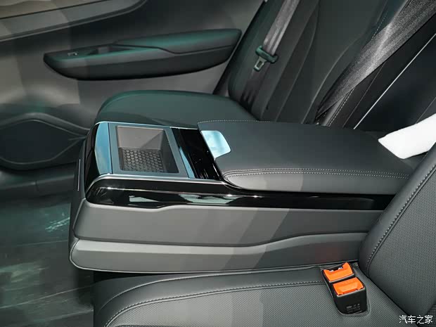 一汽红旗 红旗E-QM5 2022款 431km 充电乐享版