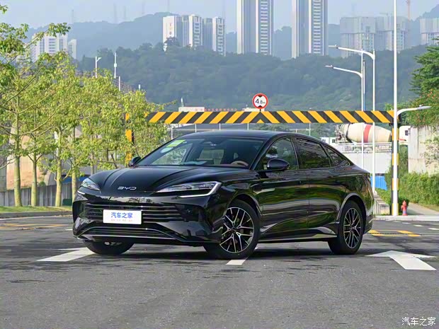 比亞迪 海豹 2023款 DM-i 1.5L 121km 尊貴型