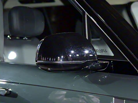 2023款 3.0 L6 400PS 典范加长版 2023款 3.0 L6 400PS 典范加长版