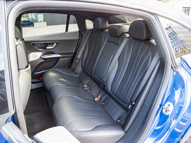 梅賽德斯-EQ 奔馳EQE(海外) 2022款 500 4MATIC AMG Line