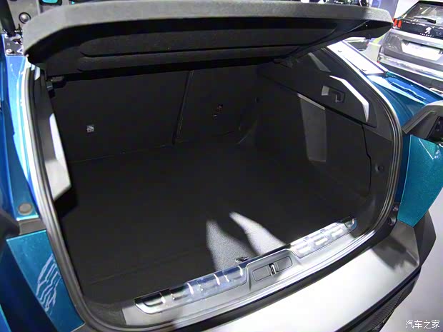 東風(fēng)標(biāo)致 標(biāo)致408X 2023款 高配版