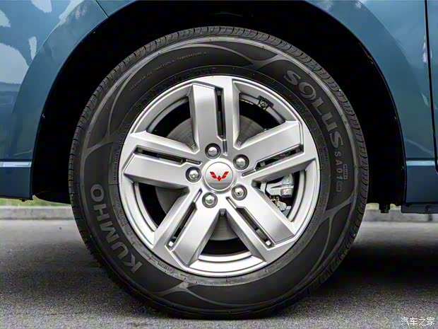 上汽通用五菱 五菱宏光 2019款 PLUS 基本型 上汽通用五菱 五菱宏光 2019款 PLUS 基本型