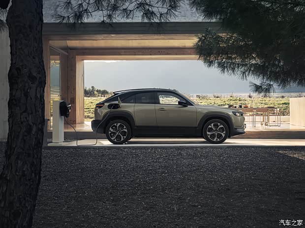 馬自達(dá)(進(jìn)口) 馬自達(dá)MX-30新能源 2023款 e-Skyactiv R-EV 歐洲版