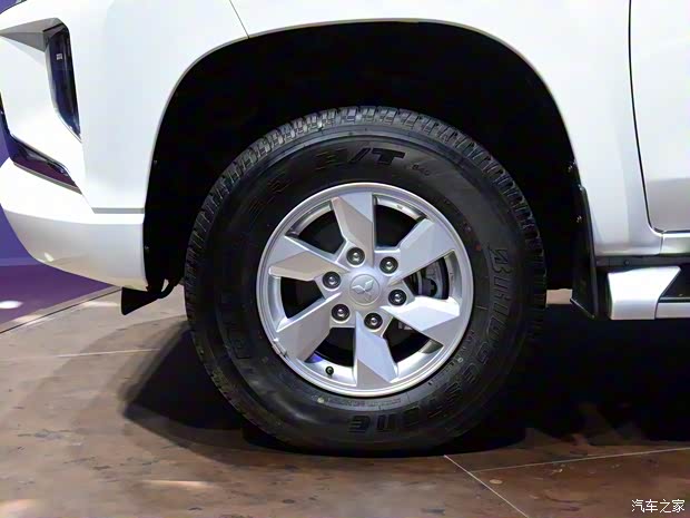 三菱(进口) 三菱L200 2021款 基本型 三菱(进口) 三菱L200 2021款 基本型