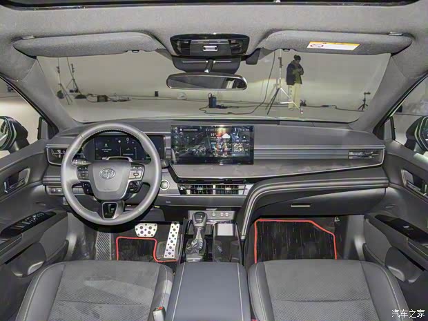 广汽丰田 凯美瑞 2024款 2.0S 混动高配 广汽丰田 凯美瑞 2024款 2.0S 混动高配