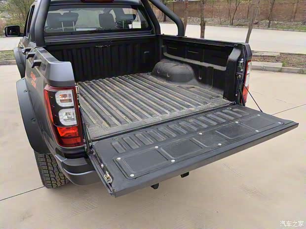 中兴汽车 中兴1986 2023款 2.0T竞技版自动汽油四驱超豪华标双 中兴汽车 中兴1986 2023款 2.0T竞技版自动汽油四驱超豪华标双