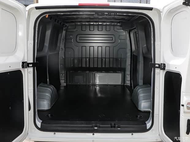 上汽大通 上汽大通MAXUS 大拿V1 2023款 V1+ 短轴低顶（42kWh）