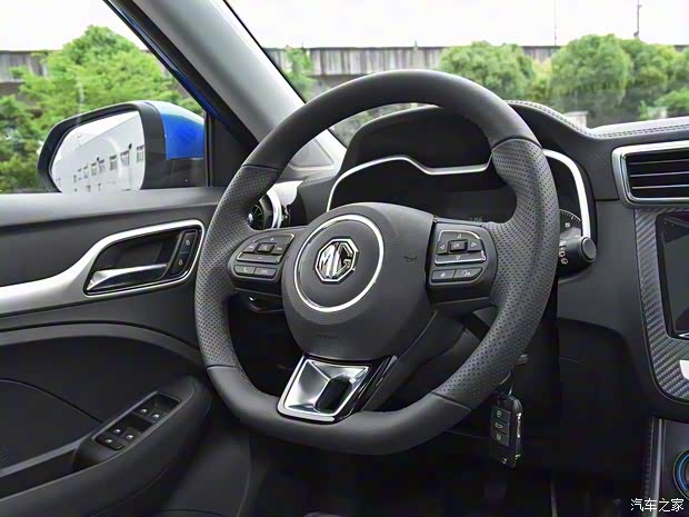 上汽集團(tuán) 名爵ZS 2018款 1.5L 手動(dòng)65寸巨幕天窗版