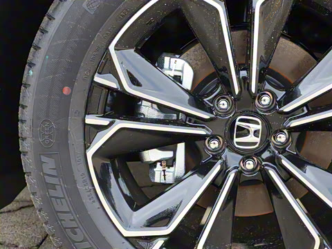 2024款 240TURBO 四驱尊耀版 5座 2024款 240TURBO 四驱尊耀版 5座