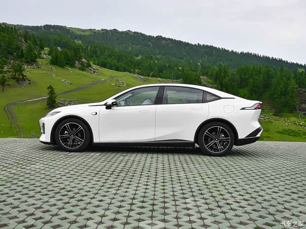 長(zhǎng)安深藍(lán) 長(zhǎng)安深藍(lán)SL03 2022款 增程版 試裝車