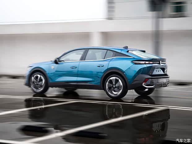 東風(fēng)標致 標致408X 2023款 高配版