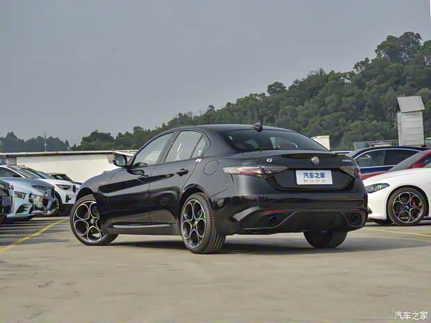 阿尔法·罗密欧 Giulia朱丽叶 2023款 2.0T 280HP 赛道版