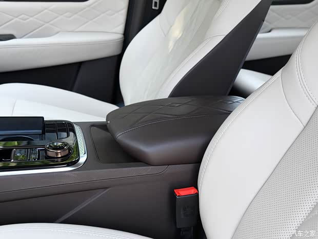 郑州日产 锐骐7 2022款 2.3T自动四驱柴油旗舰型M9T