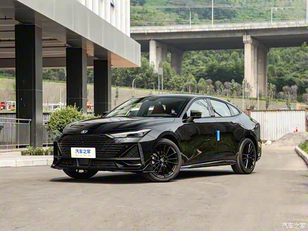 長(zhǎng)安汽車 長(zhǎng)安UNI-V 2023款 1.5T 運(yùn)動(dòng)版