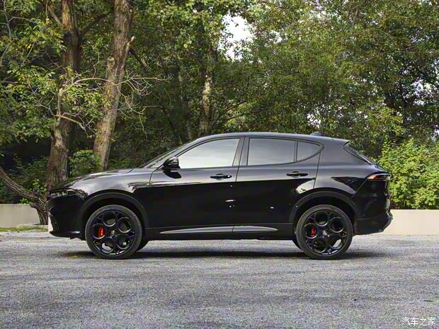 阿尔法·罗密欧 Tonale托纳利 2023款 2.0T 268HP AWD Veloce赛道版