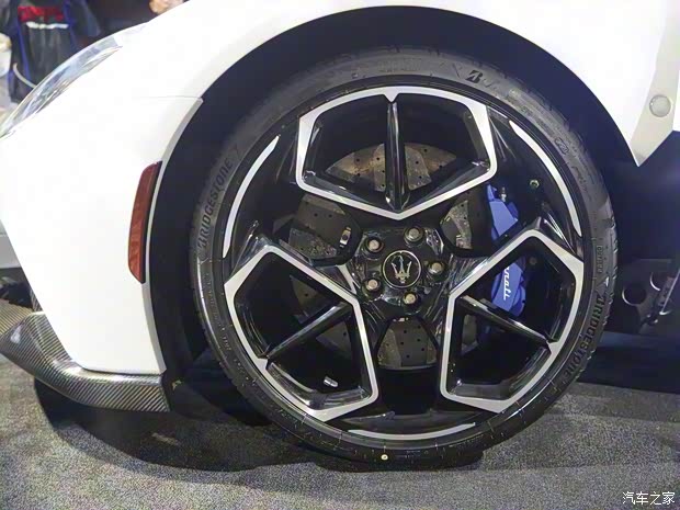 瑪莎拉蒂 瑪莎拉蒂M(fèi)C20 2020款 3.0T 標(biāo)準(zhǔn)版