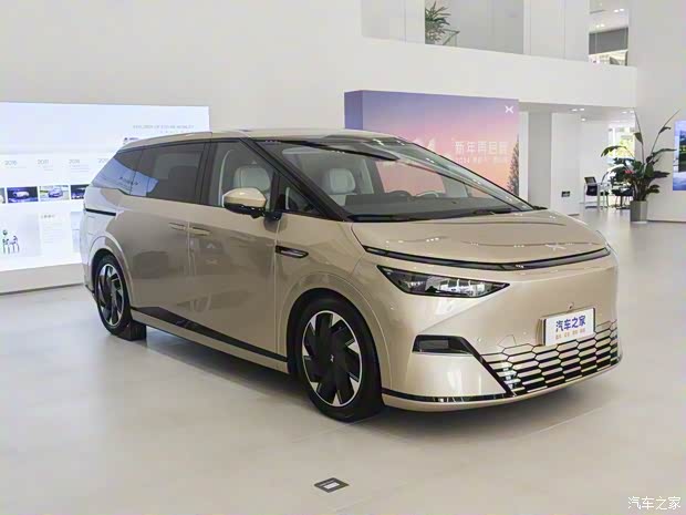 小鹏汽车 小鹏X9 2024款 702超长续航Pro 小鹏汽车 小鹏X9 2024款 702超长续航Pro