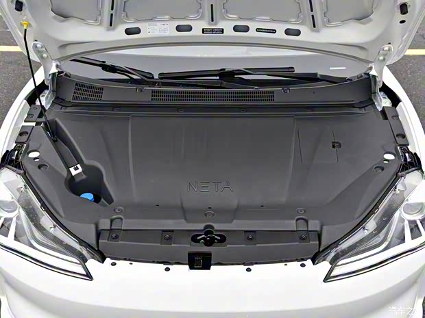 合众汽车 哪吒V 2021款 标准续航娱乐版 合众汽车 哪吒V 2021款 标准续航娱乐版