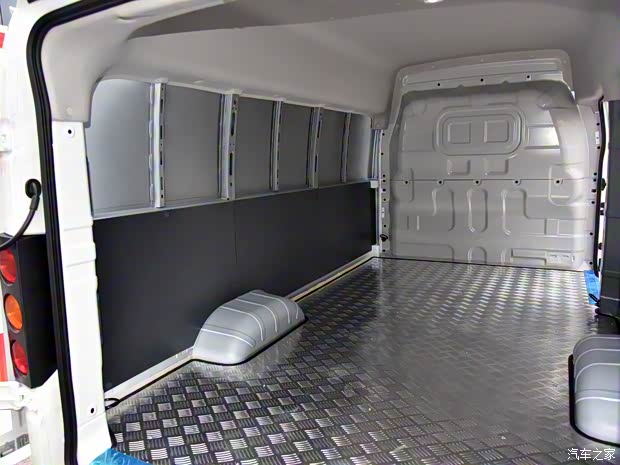 远程 远程星享V 2023款 V6E PLUS 远程智芯46.08kWh 尊享版