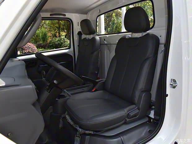 上汽通用五菱 五菱龍卡 2023款 2.0L 舒適型 上汽通用五菱 五菱龍卡 2023款 2.0L 舒適型