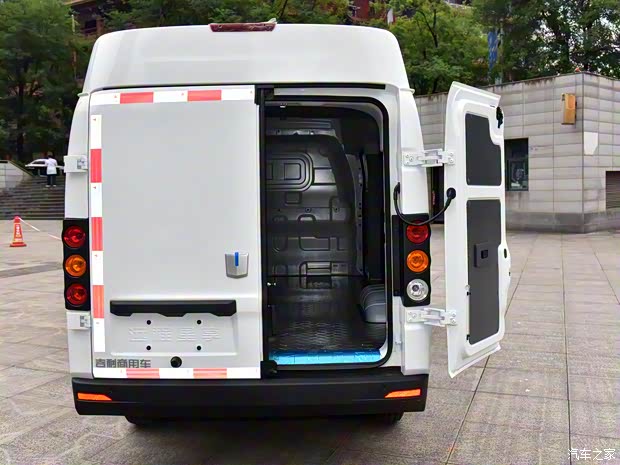 远程 远程星享V 2023款 V6E PLUS 远程智芯46.08kWh 尊享版