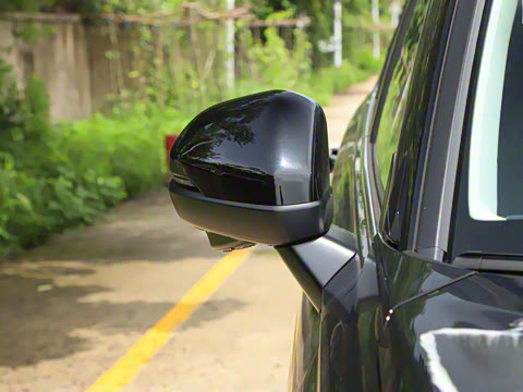 2024款 240TURBO 四驱尊耀版 5座 2024款 240TURBO 四驱尊耀版 5座