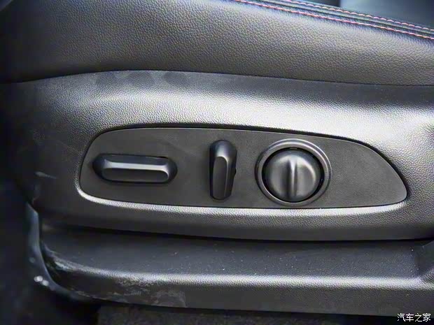 上汽通用雪佛蘭 探界者 2021款 Redline 550T 自動四驅(qū)RS