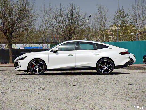 上汽集团 MG7 2023款 2.0T Trophy+激擎耀世版 上汽集团 MG7 2023款 2.0T Trophy+激擎耀世版