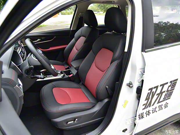 一汽奔腾 奔腾T33 2019款 1.6L 自动互联智享型 国VI 一汽奔腾 奔腾T33 2019款 1.6L 自动互联智享型 国VI