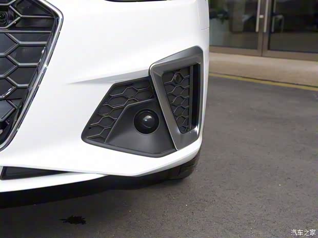 一汽-大众奥迪 奥迪A4L 2022款 40 TFSI 豪华动感型