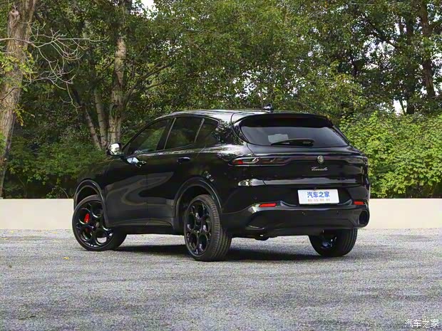 阿尔法·罗密欧 Tonale托纳利 2023款 2.0T 268HP AWD Veloce赛道版