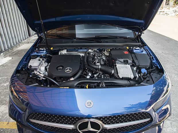 北京奔驰 奔驰A级 2023款 A 200 L 时尚型