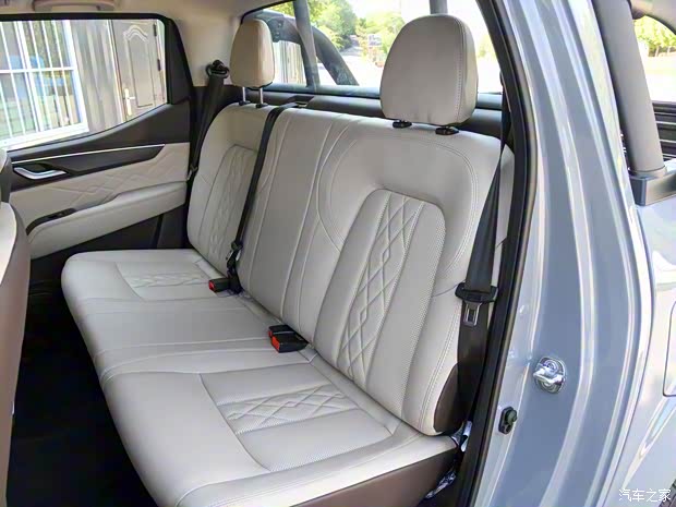 郑州日产 锐骐7 2022款 2.3T自动四驱柴油旗舰型M9T