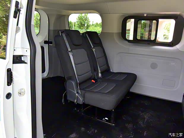 上汽大通 上汽大通MAXUS 新途V70 2023款 2.0T 精英版 自動(dòng)短軸低頂 5/6座