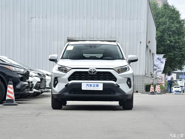 一汽丰田 RAV4荣放 2023款 2.0L CVT两驱都市版 一汽丰田 RAV4荣放 2023款 2.0L CVT两驱都市版