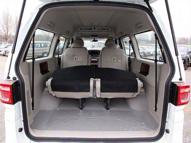 东风风行 菱智 2020款 M5 1.6L 7座基本型