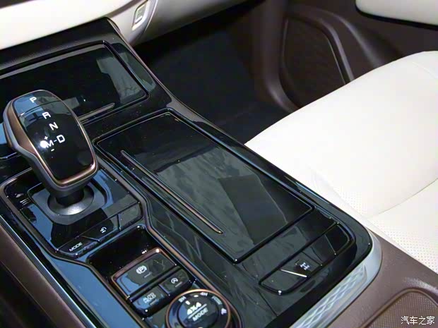 鄭州日產(chǎn) 帕拉丁 2023款 2.0T 四驅(qū)尊享型 鄭州日產(chǎn) 帕拉丁 2023款 2.0T 四驅(qū)尊享型