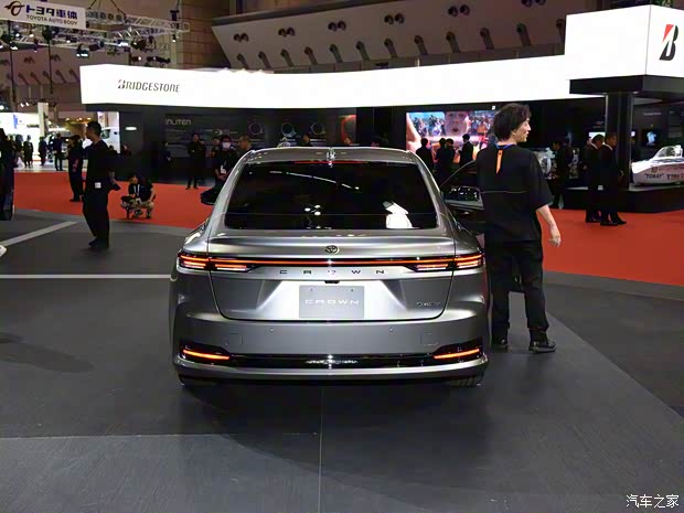 豐田(進(jìn)口) 皇冠(進(jìn)口) 2024款 Sedan 日本版
