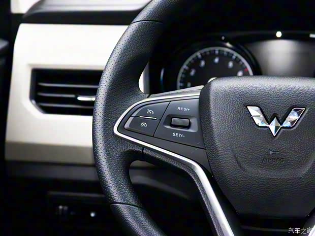 上汽通用五菱 五菱宏光PLUS 2019款 1.5T 手动豪华型 7座