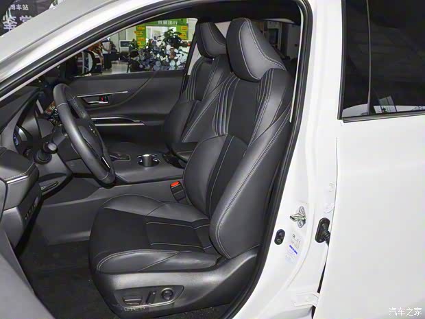 一汽丰田 凌放HARRIER 2022款 双擎 2.5L CVT四驱尊享版