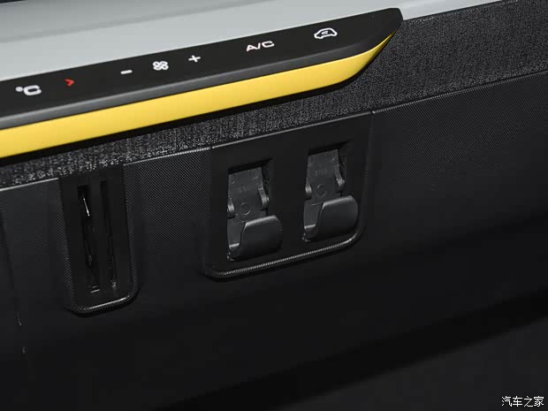 上汽通用五菱 五菱NanoEV 2021款 高配版