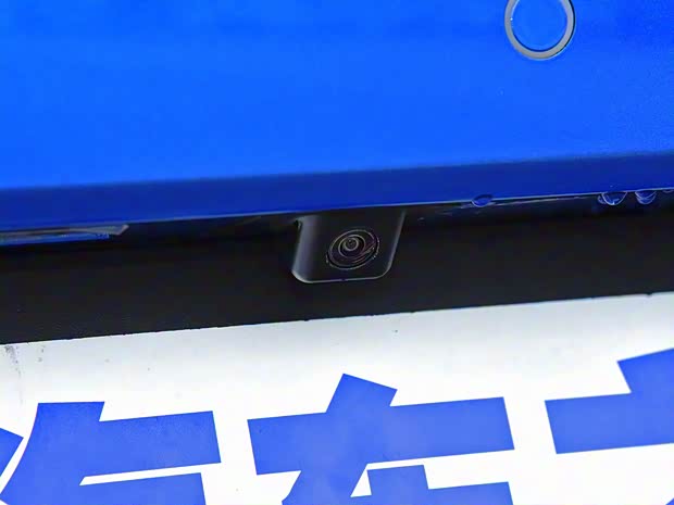 上汽集團(tuán) 名爵ZS 2018款 1.5L 手動(dòng)65寸巨幕天窗版