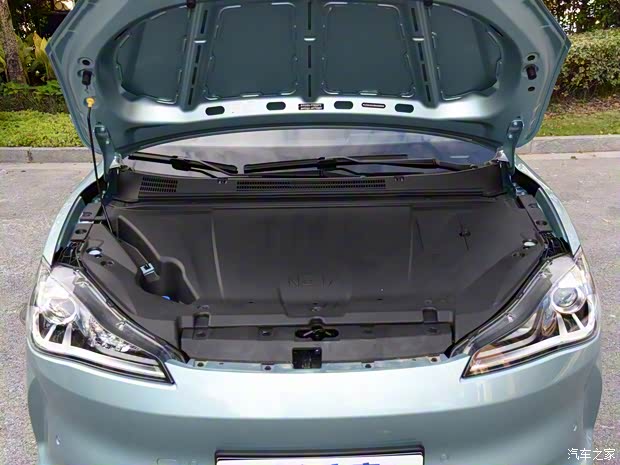 合众汽车 哪吒V 2022款 Pro 长续航智享版