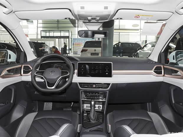 上汽大众 途岳 2023款 300TSI 两驱皎月版