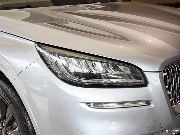 長安林肯 冒險家 2022款 2.0T 兩驅(qū)阿拉斯加冰川限量版