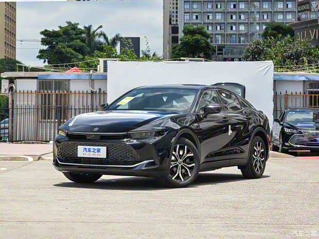 丰田(进口) 皇冠SportCross 2023款 2.5L SportCross HEV两驱尊贵版 丰田(进口) 皇冠SportCross 2023款 2.5L SportCross HEV两驱尊贵版